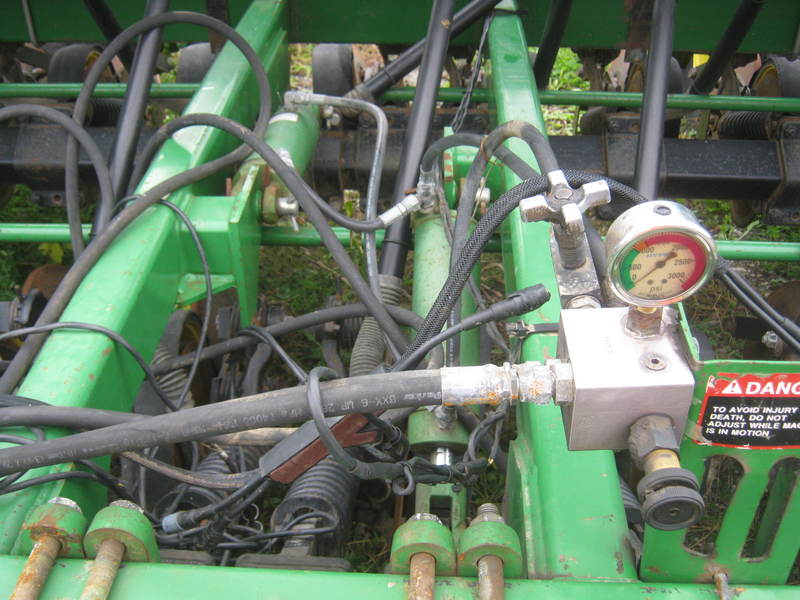 Planting Equipment  John Deere 750 No-Till Drill  Photo